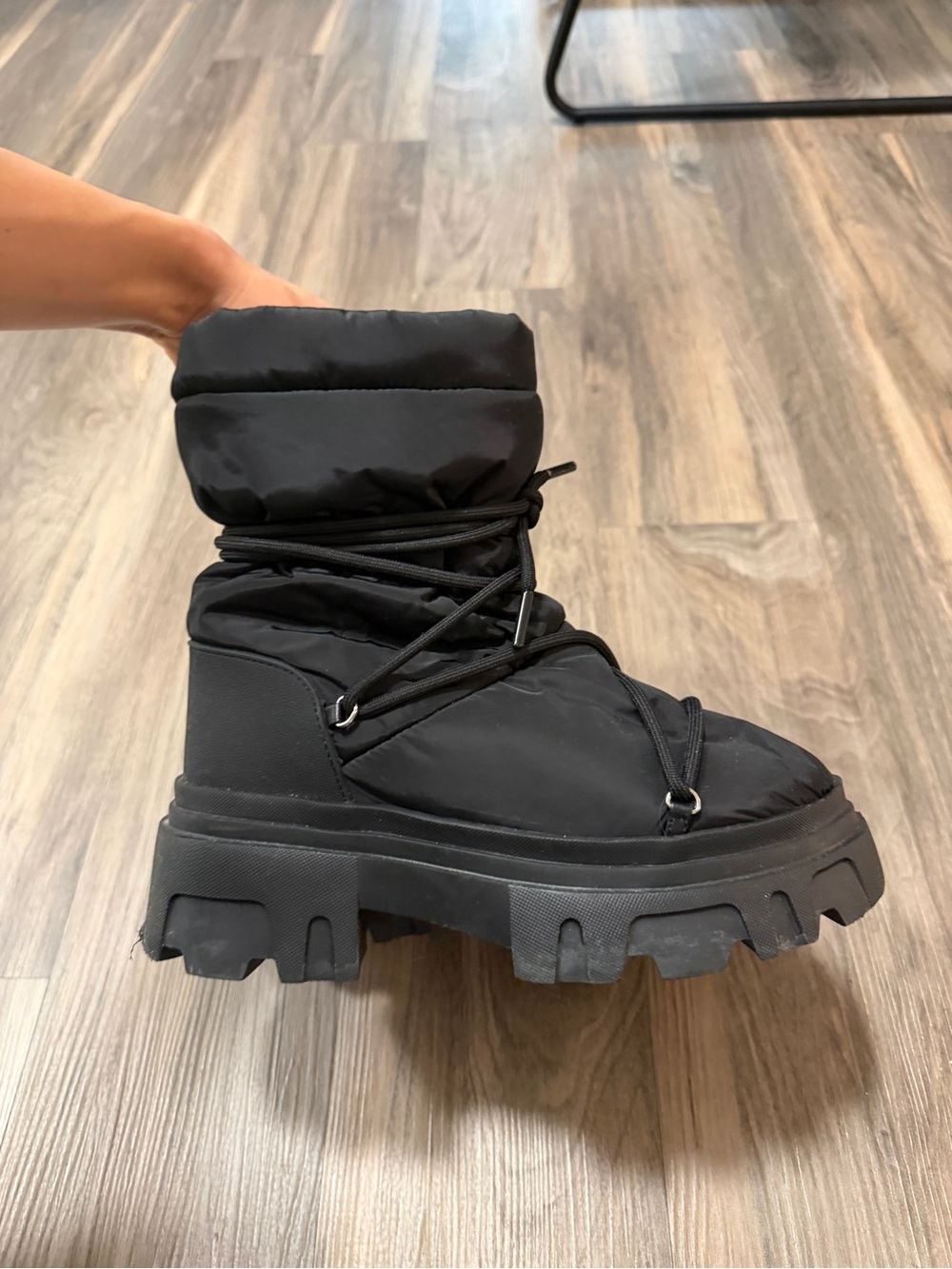 Revolve Women's Winter Boot size 7